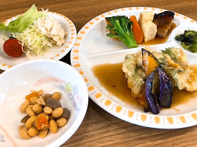水上食堂 街中社員食堂 7月日 火 の献立 A定食 鰆の大葉はさみ天ぷら B定食 ロコモコ丼 ミニ冷うどん 本日も水上とuberのご利用お願い致します 身体が夏野菜を欲している 豊橋 豊橋ランチ 豊橋昼ごはん 豊橋定食 豊橋駅前 水上ビル 水上食堂 街中社員食堂 7月日 火 の献立 A定食 鰆の大葉はさみ天ぷら B定食 ロコモコ丼 ミニ冷うどん 本日も水上とuberのご利用お願い致します 身体が夏野菜を欲している 豊橋 豊橋ランチ 豊橋昼ごはん 豊橋定食 豊橋駅前 水上ビル
