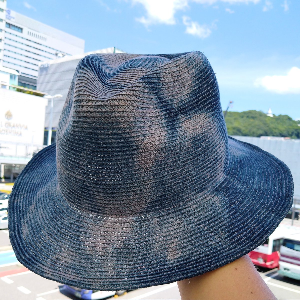 ISHIDAhiroshima's tweet photo. #藍屋テロワール さん。
福山市山野町で天然の藍を栽培から染色まで一貫して人の手でされている、こだわりの職人さんチーム。
藍屋さんで染めて頂いたコラボハットも今回のPOPUPでもごく小数ですがご紹介しております。 https://t.co/AM5ngsiNKt