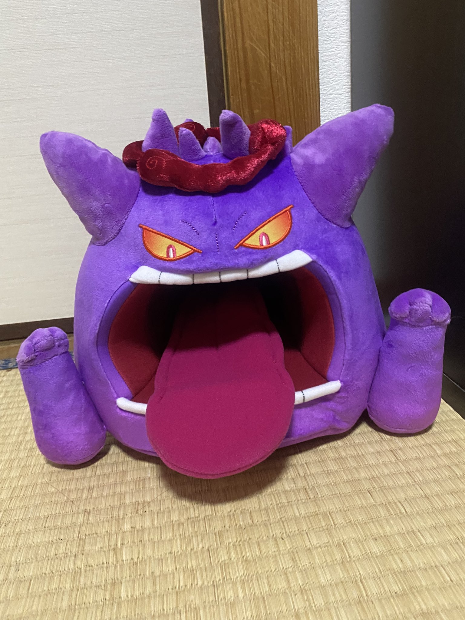 青い蝶のロキ 猫狂い 頼んでたキョダイマックスゲンガー いや 思ってたよりちっさい イヴやレオがすっぽり余裕で口の中入るかと思いきや レオの頭入るぐらい しかしギャンかわああああ Q ポケモン ポケットモンスター キョダイマックス