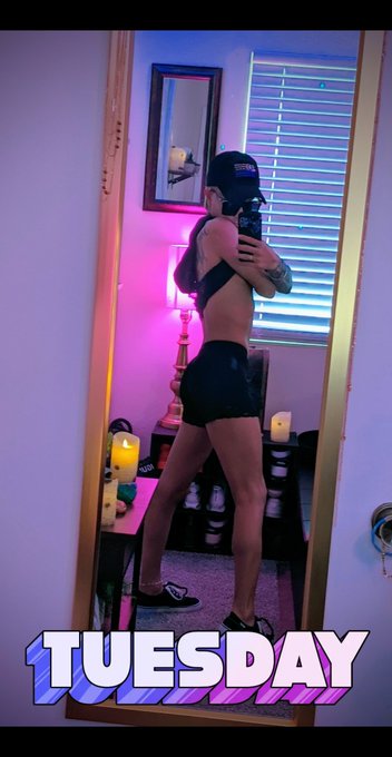 2 pic. @AltGuyShowsOff Goodnight, Daddy ?? https://t.co/aZqIUBWGXY
