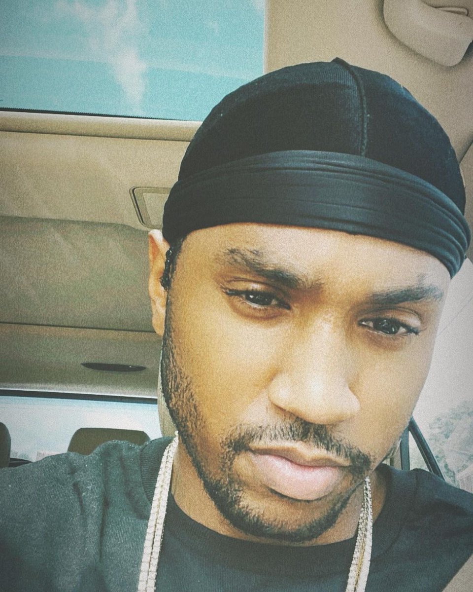 TreyOfficiaI's tweet photo. Whaddup https://t.co/SkQmMo15av