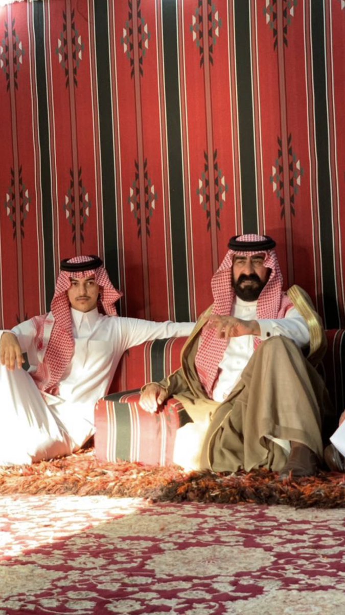 اهنئكم بحلول عيد الأضحى المبارك سائل  المولى عز وجل ان يعيده علينا وعلى الأمه الإسلامية بالخير واليُمن والبركات كما أسأله تعالى ان يطيل في عمر 
والدي نوح بن عطوان الهزيم وان يمتعه بالصحه والعافيه