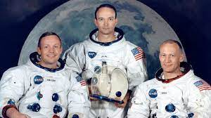 #20Jul.1969,la misión norteamericana Apolo XI colocó a los primeros hombres en la luna, éstos fueron el comandante Neil Armstrong y el piloto Edwin Aldrin. Cuando el módulo Eagle alunizó en el Mar de la Tranquilidad, imágenes vistas por TV por unas 600 millones de personas...