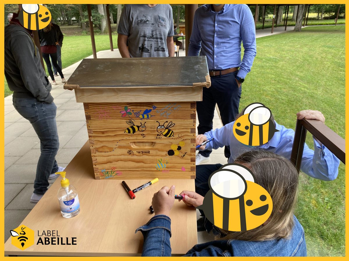 Label Abeille tweet media