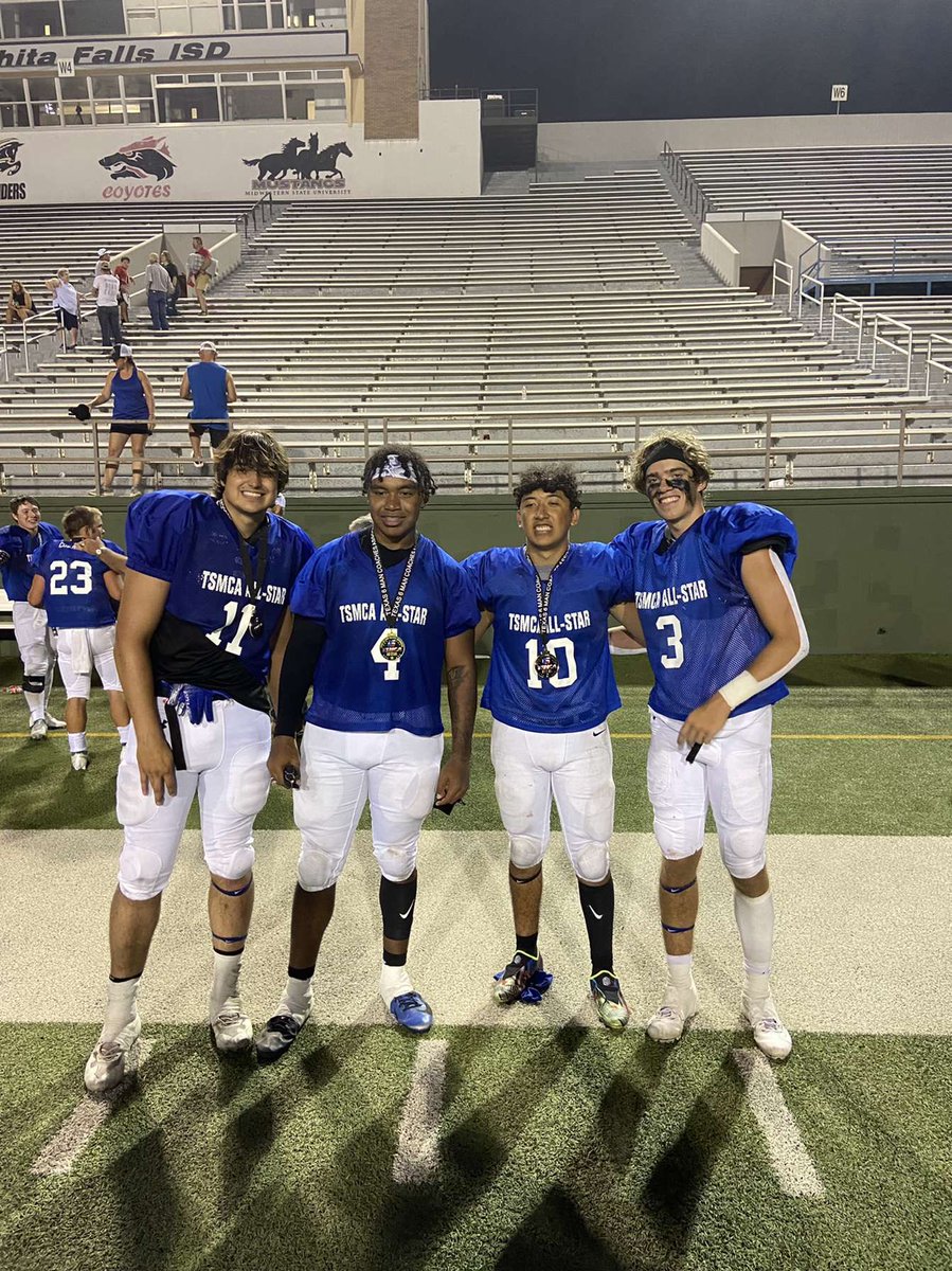 ThereGoDiesel's tweet photo. Six man ✅ college ball 🔜 #wildwildwest https://t.co/hBV3x4neAw