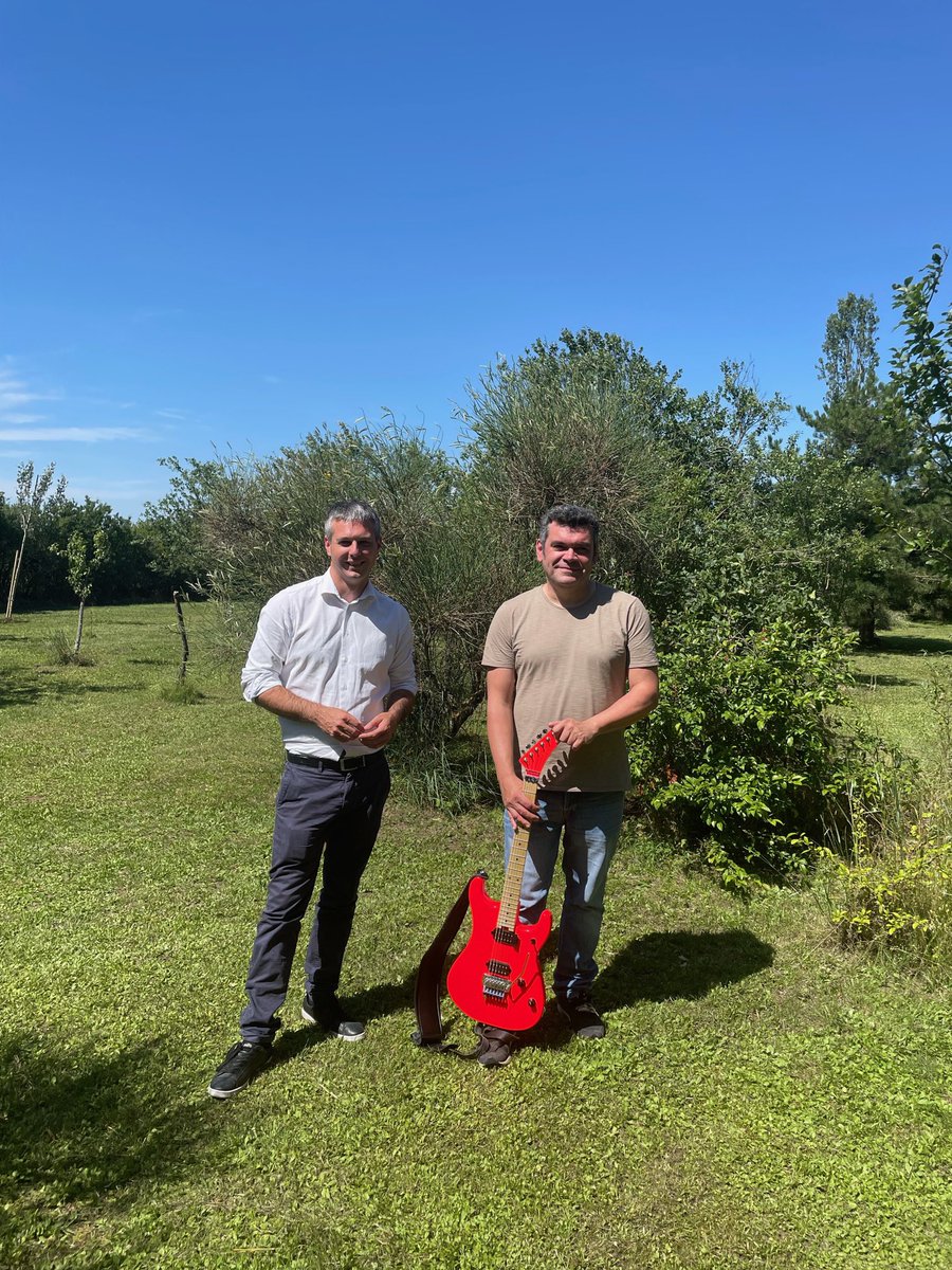 LoicKervran18's tweet photo. Un lundi un peu particulier!
Pause musicale Γ #BessaisLeFromental avec lβauteur-compositeur-interprΓ¨te #Spardeck qui vient de sortir un nouvel EP avec de grands noms de la chanson : Mike Fraser (ACDC/Aerosmithβ¦) pour le mixage, Chab pour le mastering (Daft Punk, AngΓ¨le, etc.) https://t.co/twjHM7keWY