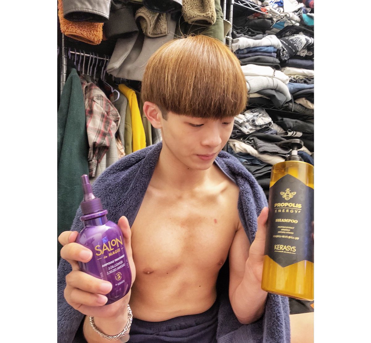seantang880906's tweet photo. 好用的洗髮精跟護髮素～

https://t.co/VtlqRjRsIP

#洗頭 #洗澡 #脫光光 #裸 #裸男 #小裸男 #裸上半身 #泡泡 #追蹤按讚 https://t.co/x9BVydsV43