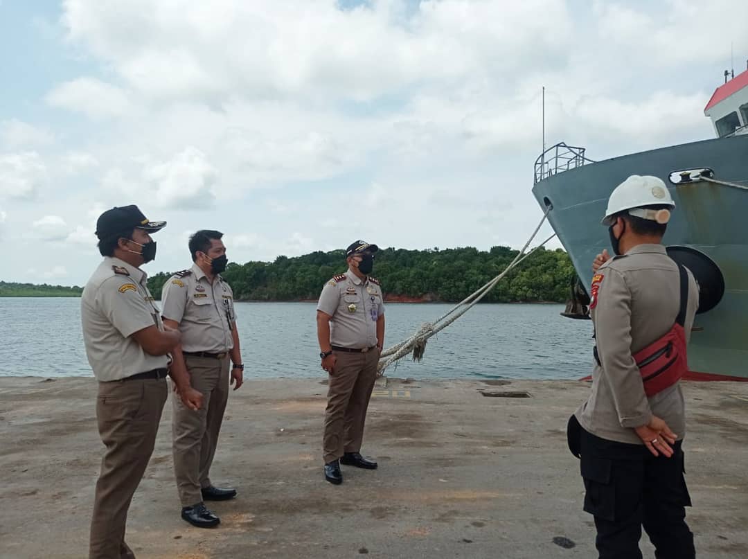 karantinakepri's tweet photo. H-1 jelang Iduladha Kepala Karantina Pertanian Tanjungpinang Masih Pimpin Patroli

#PatuhKarantina
#KarantinaPertanianTanjungpinang https://t.co/b0ta1auJBU