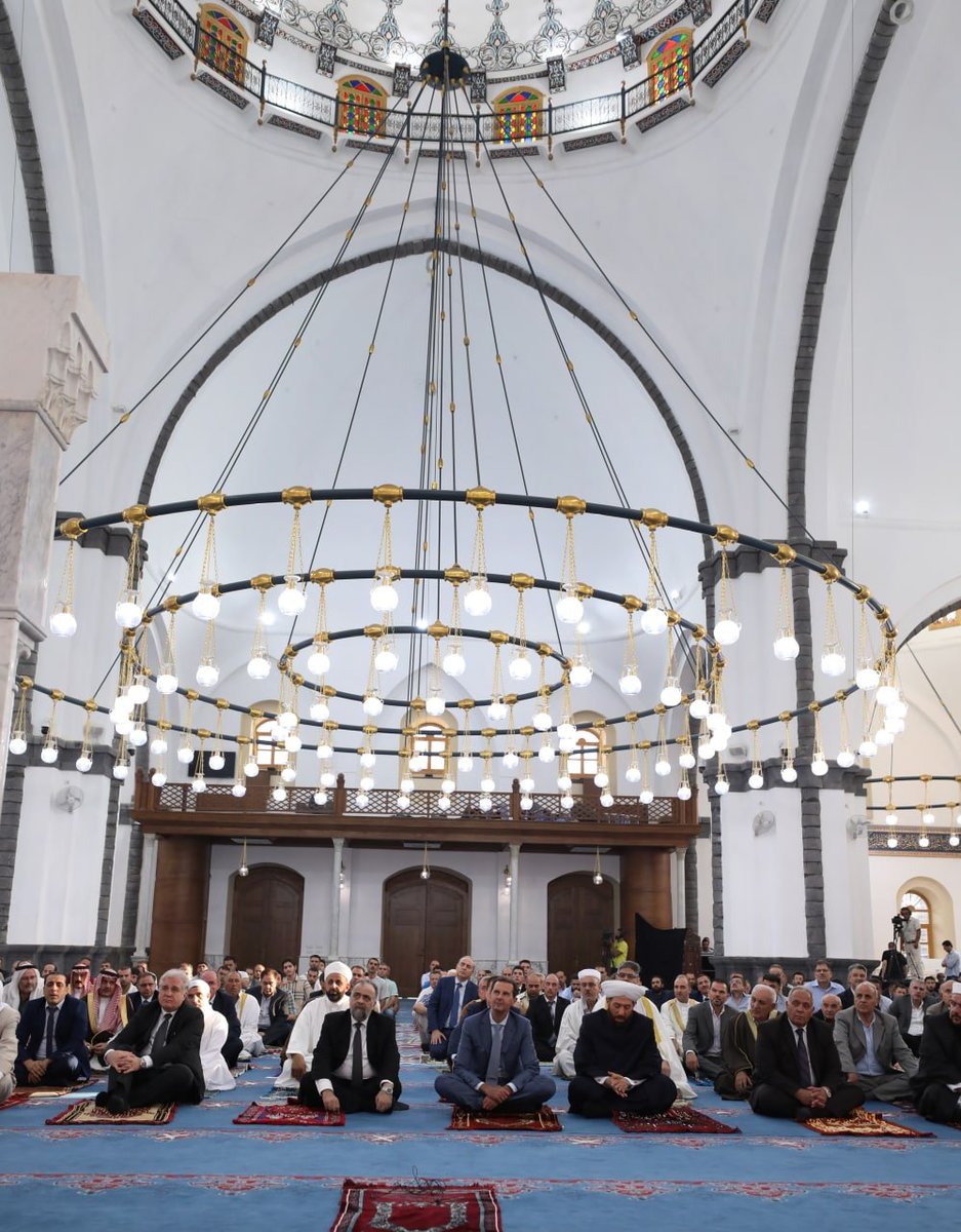 الرئيس الأسد يؤدي صلاة عيد الأضحى المبارك في رحاب جامع الصحابي الجليل خالد بن الوليد بمدينة حمص.