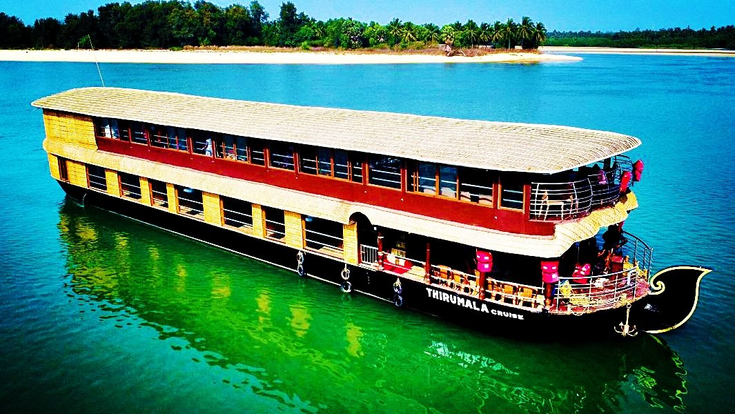 VisitUdupi's tweet photo. Experience the enchanting backwaters of #Udupi, by cruising on a #Houseboat
#VisitUdupi https://t.co/JHg737qA8L