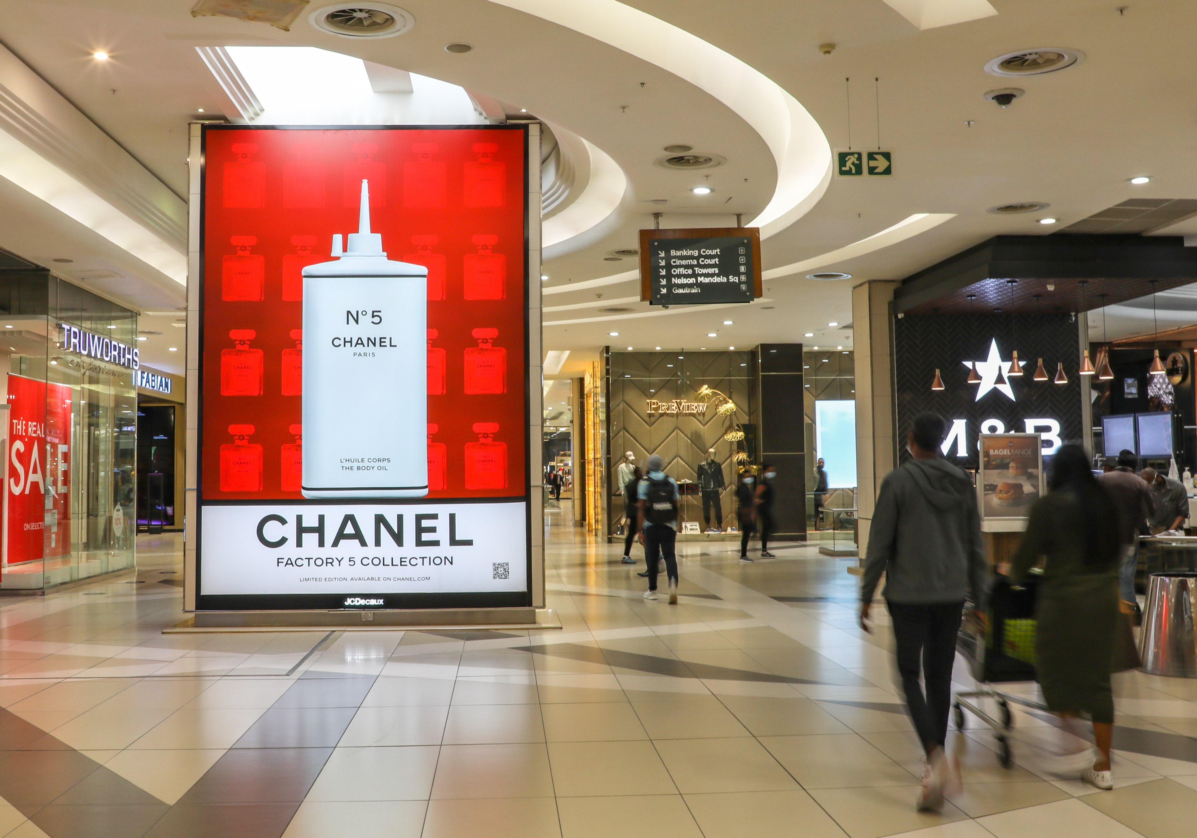 JCDecaux Africa on X: Malls are where modern consumers are attuned to find  the latest trends in fashion & beauty. A new campaign from @CHANEL N°5,  the most iconic fragrance of the