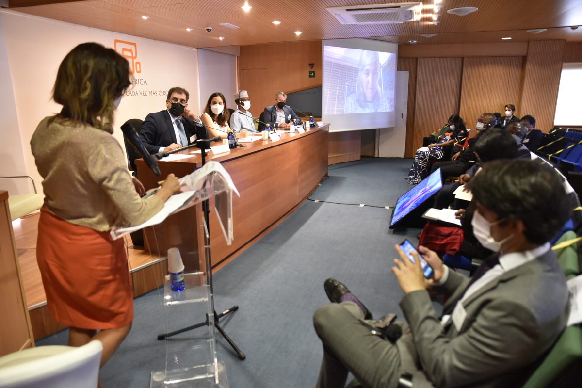 Casaafrica's tweet photo. Cierran la jornada una intervención de @NasaraCA y una sesión B2B que reunirá a empresas canarias y cámaras de comercio africanas esta tarde. Aquí puedes ver algunas de las imágenes que dejó la jornada de ayer. #síguenos https://t.co/k4UL7vkTwF