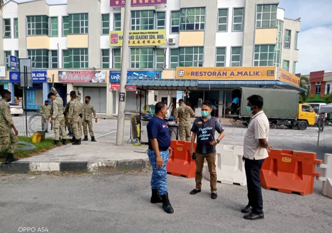 Pihak JKR Hilir Perak bersama membantu Jawatankuasa Bencana Daerah Hilir Perak semasa persiapan PKPD Taman Melor Fasa 1 pada 19.07.2021. Pihak JKR menutup jalan masuk ke kawasan bersama pihak Pdrm &amp; 2RRD. PKPD 20.08.2021 hingga 02.08.2021