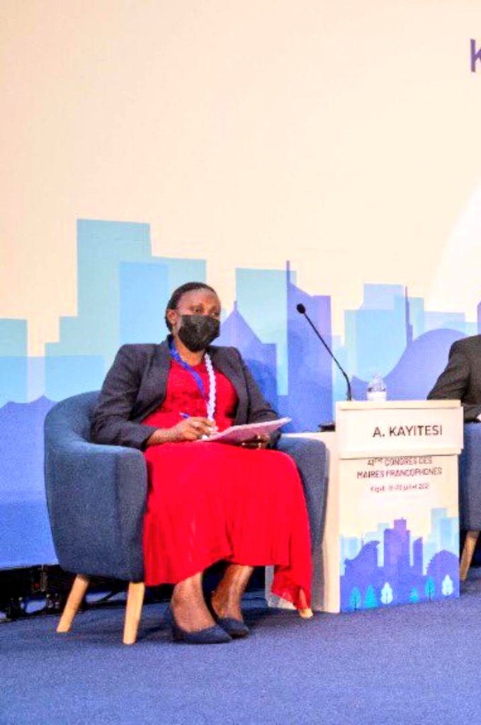 RwandaSouth's tweet photo. lors du 41ème congrès de l' @AIMFrancophones, Mme @KayitesiAlice4, Gouverneur de la @RwandaSouth faisait partie des panélistes discutant sur "LES POLITIQUES DE GOUVERNANCE LOCALE EN PHASE AVEC LA SOCIETE CVILE, A LA LUMIERE DE L’EXPERIENCE RWANDAISE." https://t.co/awyVkM8wMF