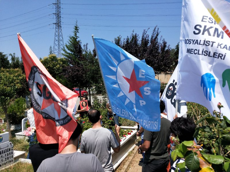 ezilenler's tweet photo. İstanbul | Kurtköy

Şeyhli'de 33 düş yolcumuzdan Büşra Mete'nin yanı başındayız. 

Düşleriniz yarım kalmayacak!

#Suruç6Yıl https://t.co/dZOqwhat4S