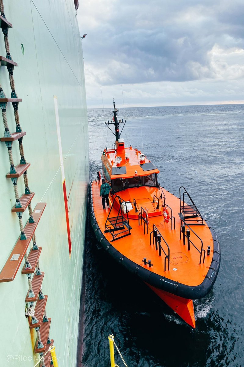 Dziś kolejna porcja zdjęć 🇸🇬BW PAVILION VANDA - ale z nieco innej perspektywy. #pilotnatrapie #okiempilota #zżyciapilota #pilotonboard #shipsinpics <a href="/radio_szczecin/">Radio Szczecin</a> <a href="/JanuszStolorz/">Janusz Stolorz</a> <a href="/WHaptar/">Wojtek Haptar</a>