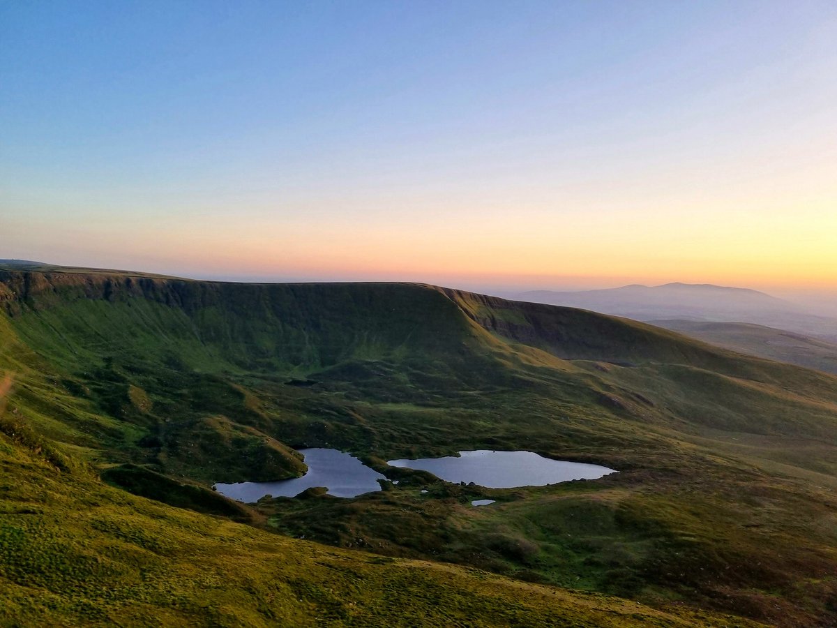 olliecost's tweet photo. A once in a lifetime experience with @EIECCBalloon and @jjdalyirl hot air balloon trip from Kilrossanty over the comeragh mountains into the Nire valley. Still buzzing. #Waterford #Comeraghs https://t.co/23PBjMBMFI