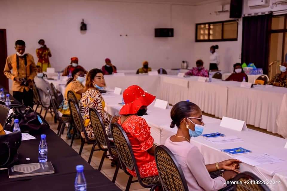 Incubateur Pull Up Business Women tweet media