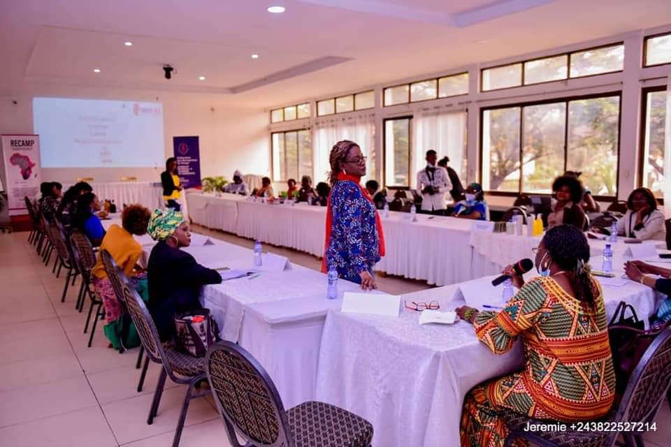 Incubateur Pull Up Business Women tweet media