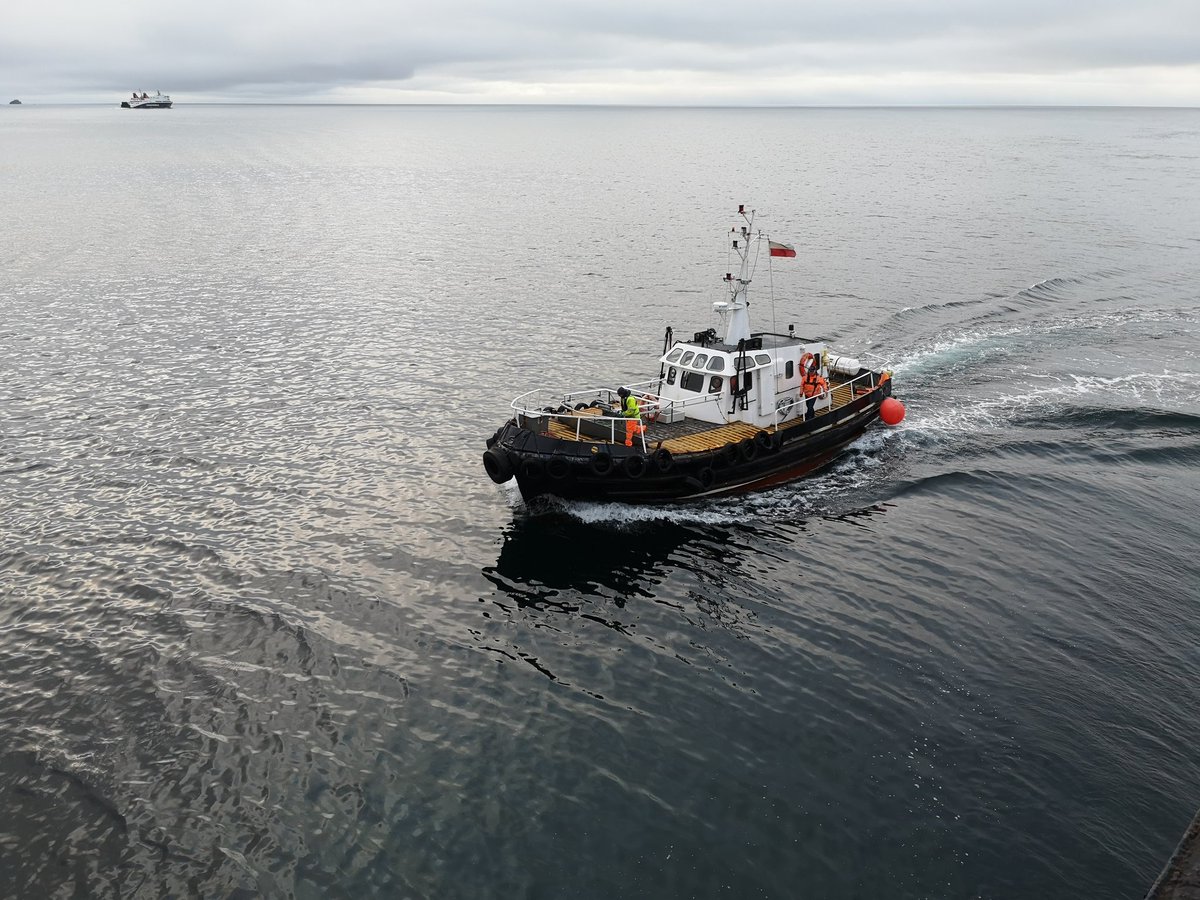 murdomaclean's tweet photo. Pilot boarding the Mv Arrow at Stornoway Harbour @calmacferries @CalMac_Updates #seatruck #mvArrow #islandlife @islesweather @syharbour https://t.co/MOBhOMzq4d