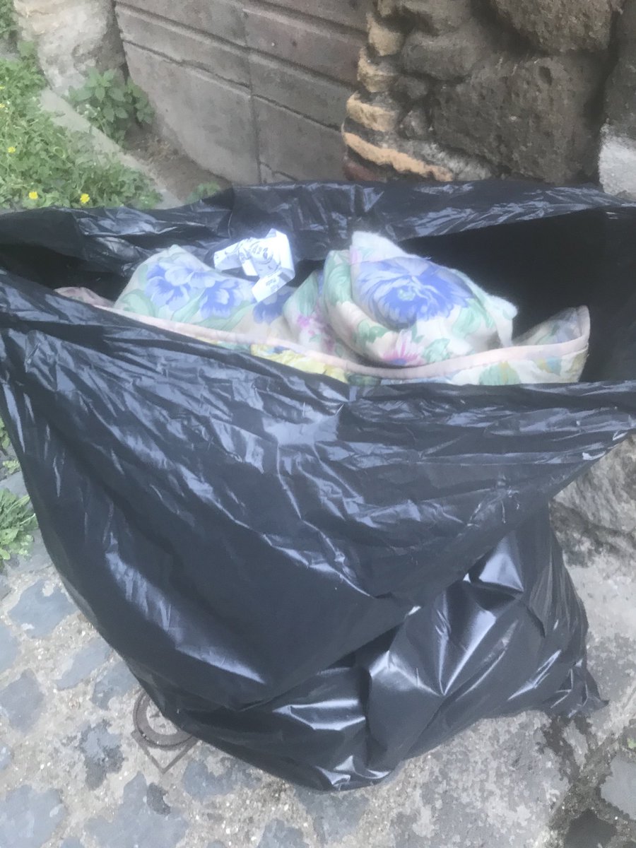 ContiAgro's tweet image. TROVATI ALL’INTERNO DI UNA BUSTA CELESTE STAMATTINA ! HO CHIAMATO I CARABINIERI ORA CERCO DI ALIMENTARLI CON ACQUA E OMOGENEIZZATO SE UNO DI LORO SI SALVA , DATEMI UNA MANO PER UNA SETIA ADOZIONE . AL SECONDO MESE DI VITA . GRAZIE