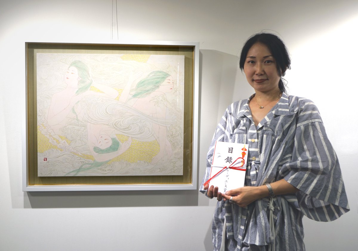 art_shibayama's tweet photo. 『SPLASH3ー神奈川ゆかりの作家たちー』のオーディエンス賞を獲得された遠藤麻木子先生に来社していただきました✨
弊社からささやかな御礼品を贈らせていただきました😊
#SPLASH3 #遠藤麻木子 #art #美術 #shibayamaartgallery #シバヤマアートギャラリー #オーディエンス賞 #人魚 #mermaid #作家応援 https://t.co/Xw4BgLgwAp