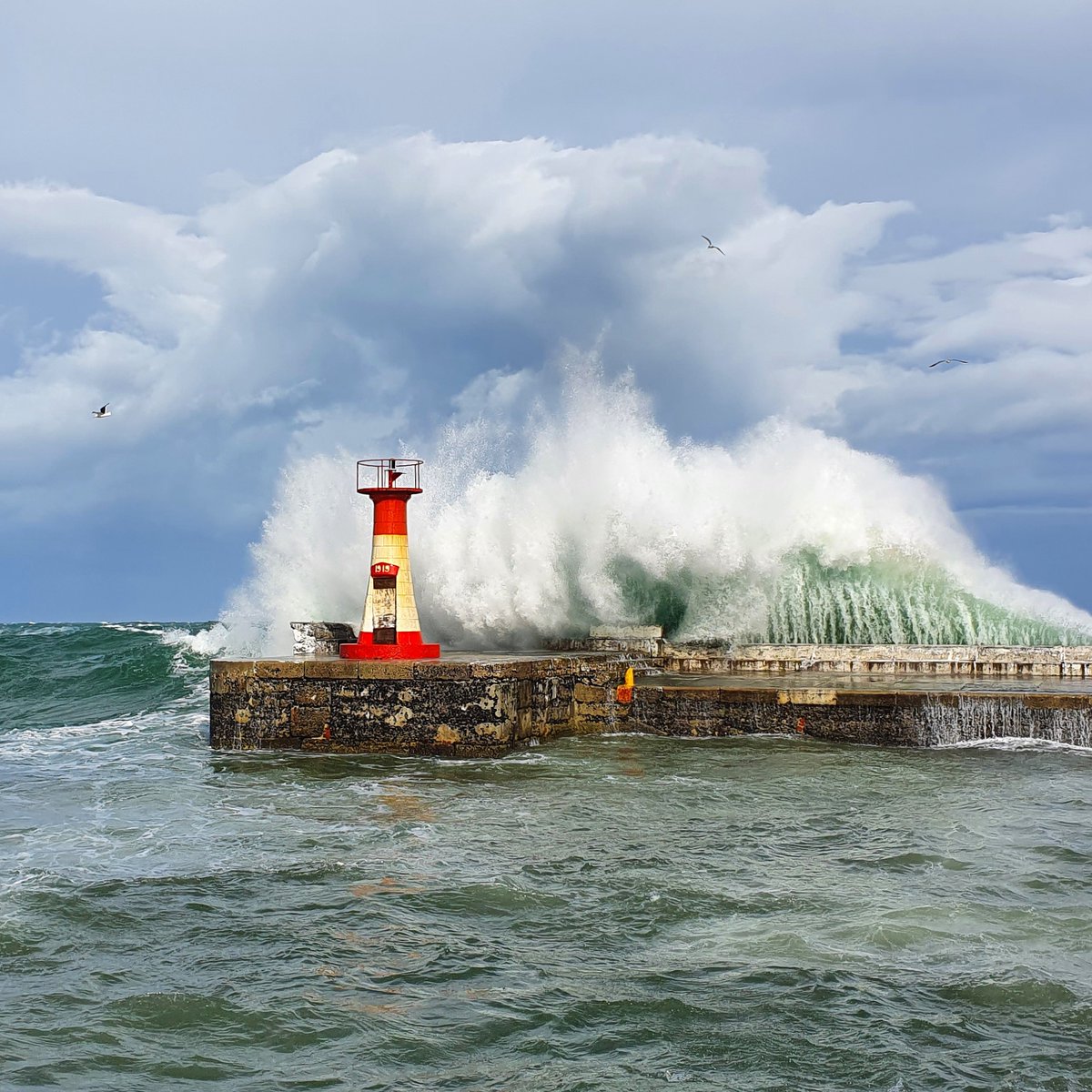 In the eye of a storm 
#instagram @cathychasingsunsets 
#photography #CapeTown #SouthAfrica #RushHour