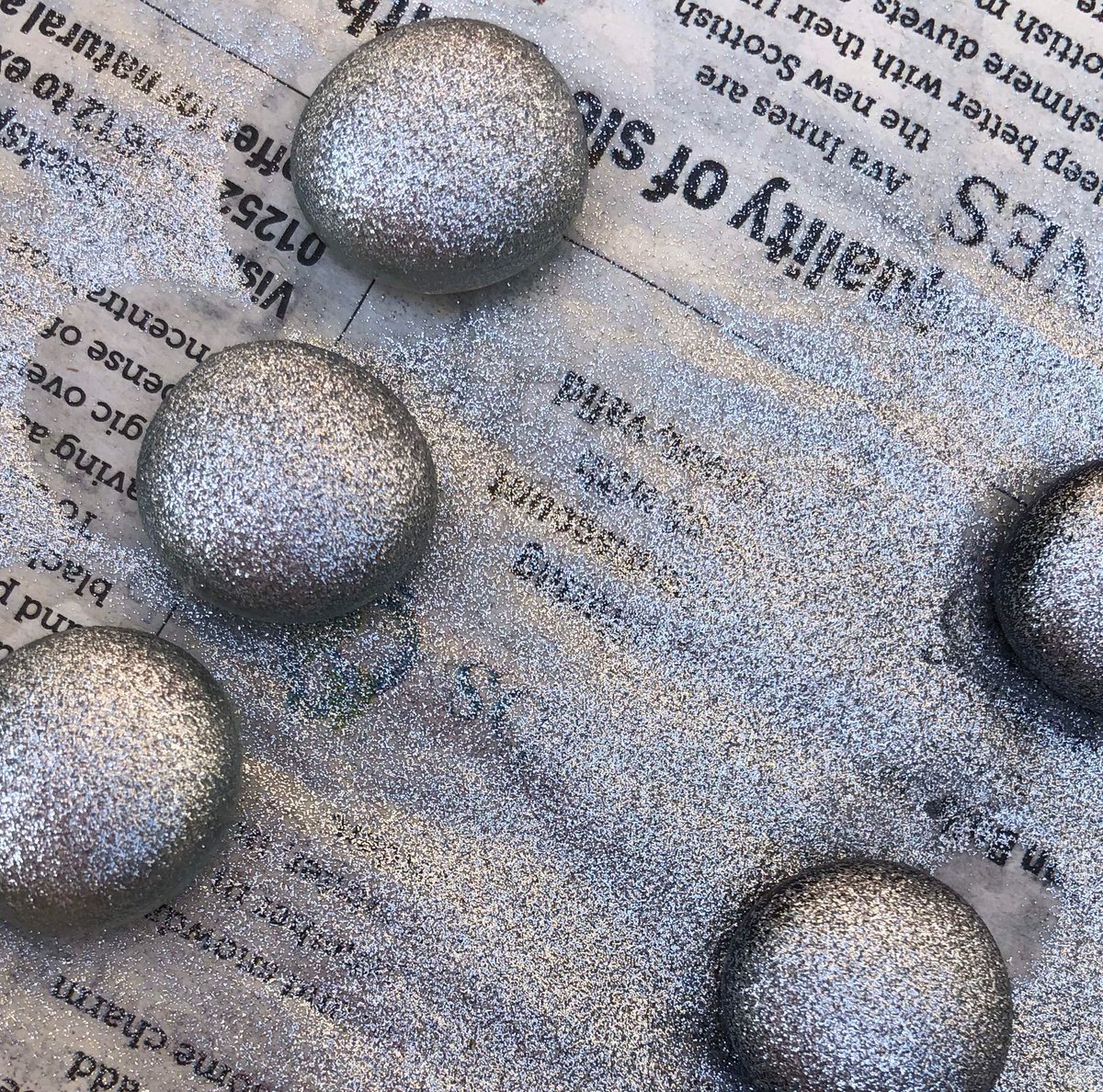 CrackerByDesign's tweet image. Morning 🌞
Spraying before the sun ☀️ gets too,hot
Silver Sparkly 
Ready for my Christmas 2021 Range

ebay.co.uk/str/crackersby…
amazon.co.uk/handmade/crack…