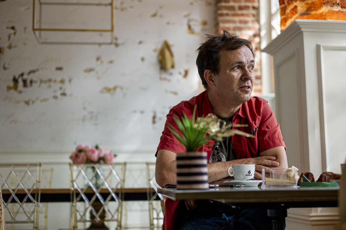 El fotógrafo madrileño Javier Marquerie es un observador agudo de la realidad que le envuelve y apasionado de la que se imagina. Esta última transcurre en entornos verdes, coherentes y libres. #Conversacionesenlaciudad #Entrevista buff.ly/3riP2Ig