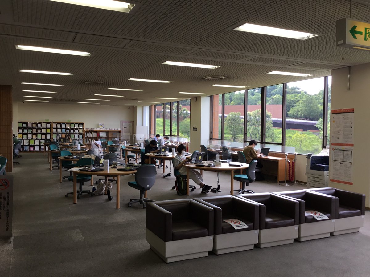 大東文化大学60周年記念図書館 東松山図書館 16時の1階pcコーナーです 混雑しておらず 密にならない配慮もしております この時間以降 混雑することはありません 時30分まで 土曜は18時30分まで 開館しております 是非ご活用ください