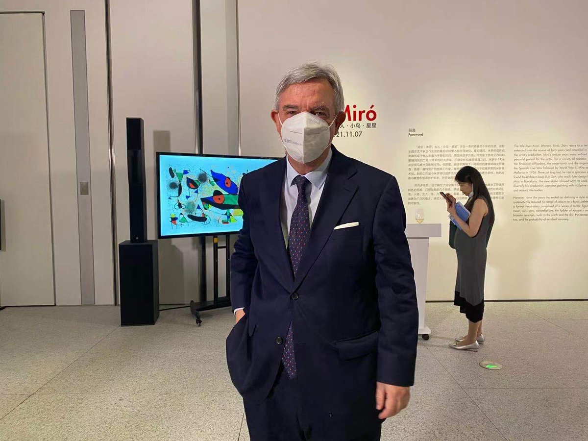 Emb. España en China (@embespchina) on Twitter photo Momentos antes de la inauguración, el Embajador sigue las recomendaciones de prevención sanitaria con una mascarilla con filtro de nanofibras viricida de <a href="/ProveilMasks/">PROVEIL®</a>, desarrollada y patentada por <a href="/CSIC/">CSIC</a> y <a href="/bioinicia/">Bioinicia</a>. Momentos antes de la inauguración, el Embajador sigue las recomendaciones de prevención sanitaria con una mascarilla con filtro de nanofibras viricida de <a href="/ProveilMasks/">PROVEIL®</a>, desarrollada y patentada por <a href="/CSIC/">CSIC</a> y <a href="/bioinicia/">Bioinicia</a>.