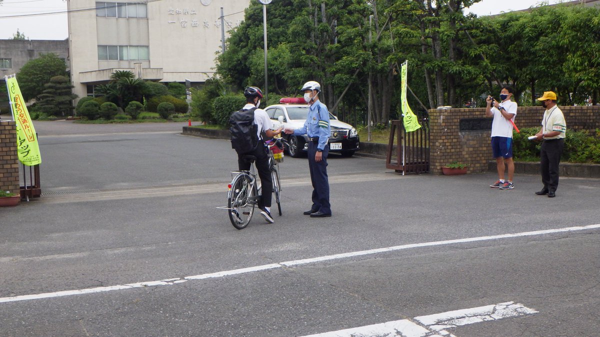 愛知県警察広報課 一宮警察署 ヘルメット着用登下校 リレー チャレンジ まとめ 名言集 これからはヘルメットが当たり前の時代になる 時代を先取りしよう 友達と一緒だから恥ずかしくなかった 命を守る
