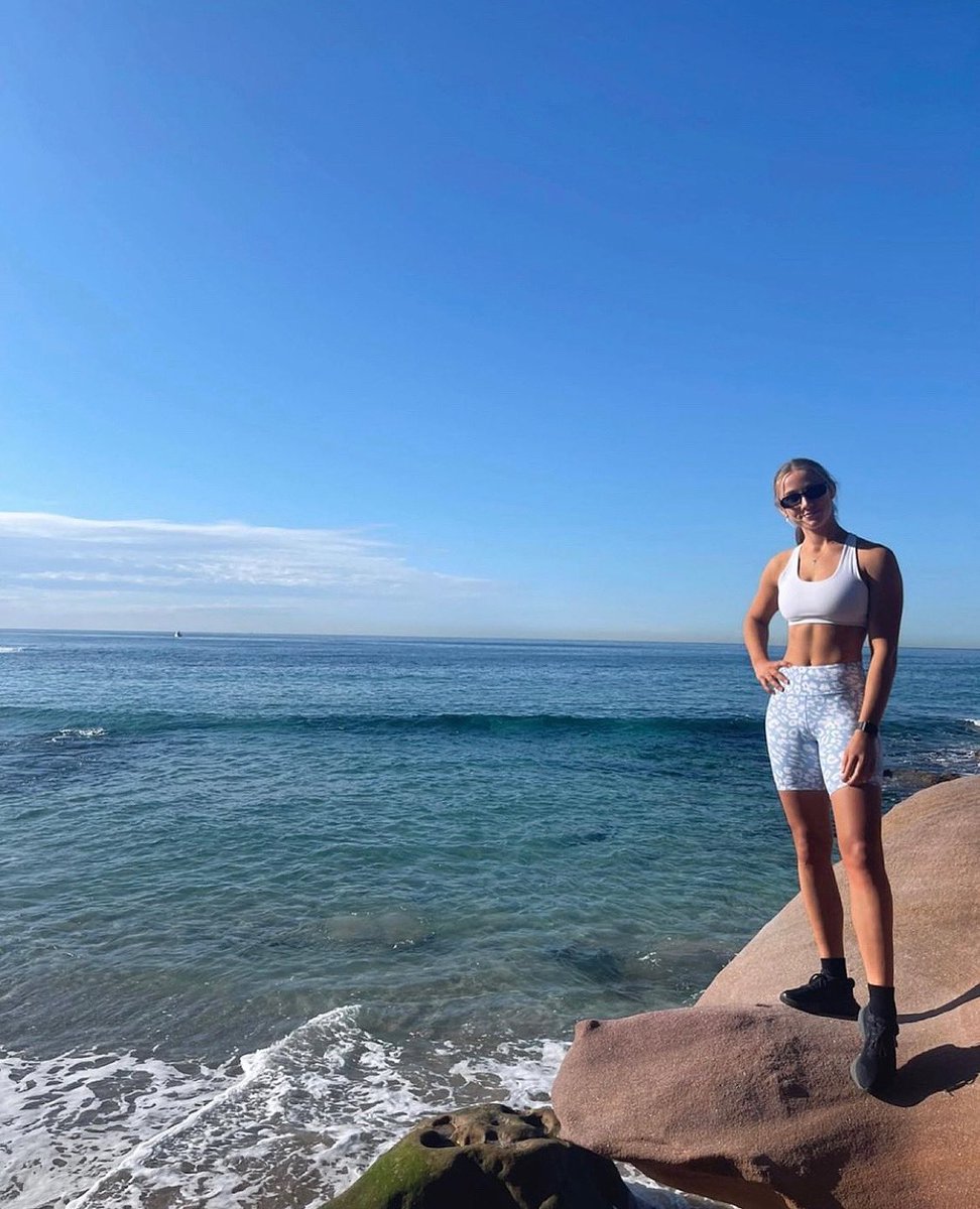 lilybod's tweet photo. Lilybods making you feel on top of the world 🌍 @_rachellecain wearing ASHLYN - Snow Serenity Leopard #lilybodbabe https://t.co/42JqbAOBcE