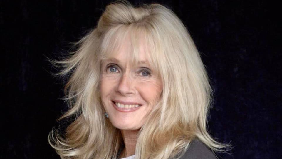 Happy birthday to American singer-songwriter Kim Carnes 
(July 20, 1945). 