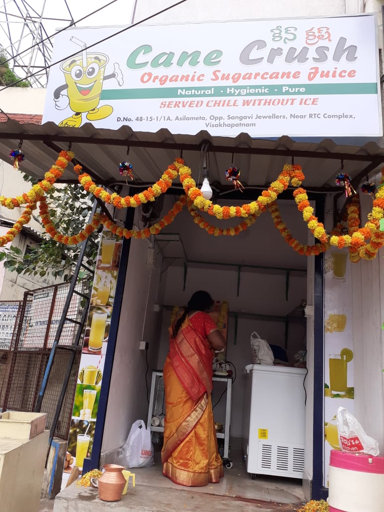 SGK_INDUSTRIES's tweet photo. HAPPY CUSTOMERS.

Thank you for your support. We truly appreciate your business and look forward to serving you again.

Customer using SUGARCANE JUICE MACHINE @ his Outlet in VIZAG
Further information 

Please contact us on : +91 812 55 55 777(Call/Whatsapp), https://t.co/p3CTD02lTc