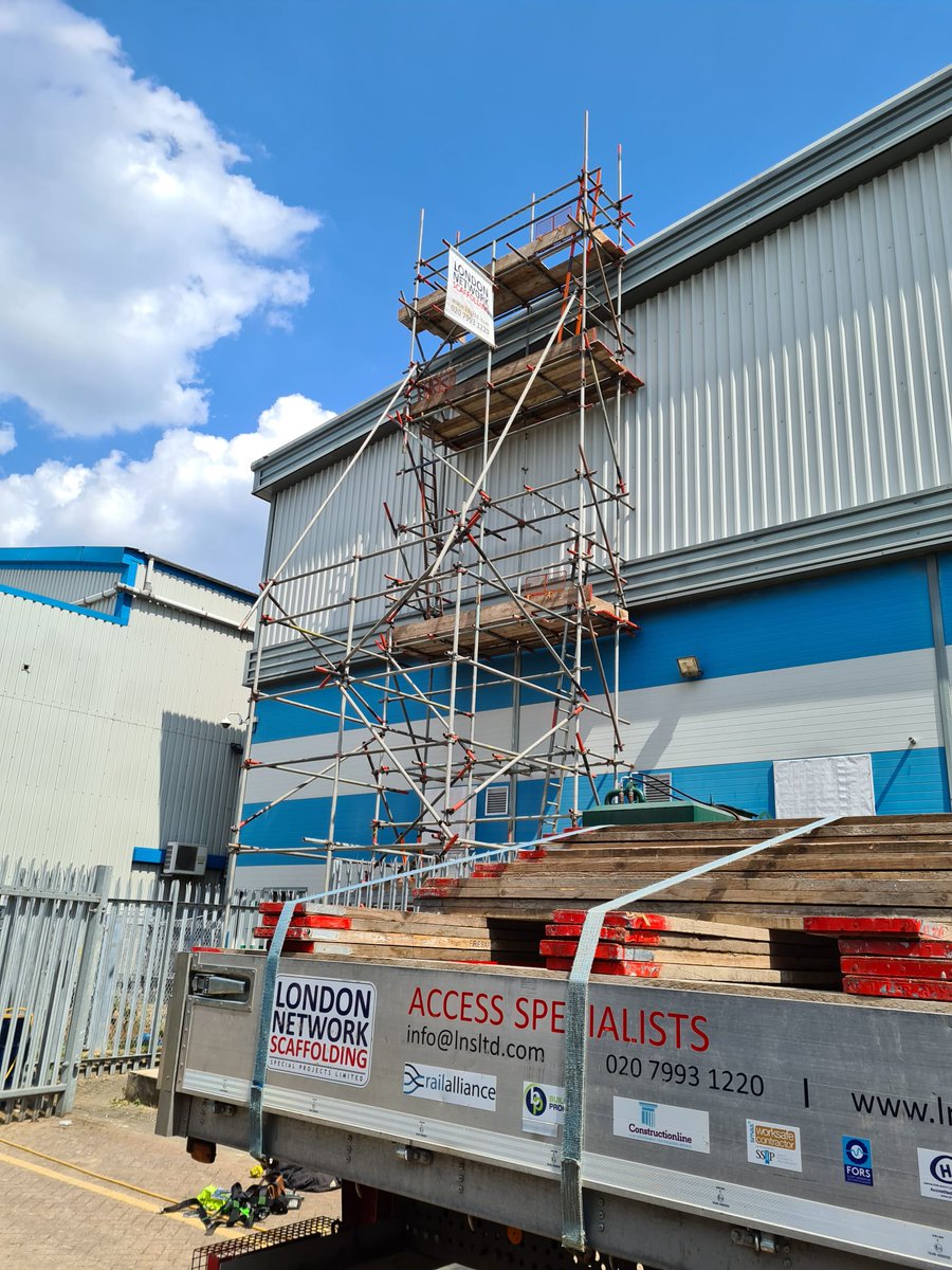 <a href="/_LNSLTD/">LONDON NETWORK SCAFFOLDING SPECIAL PROJECTS LTD</a> have erected an access tower for @grazedotcom in Teddington to reach the roof area of their warehouse premises for inspection. Graze offers over 200 snack combinations through snack subscription boxes, an online shop and retailers. #grazenatural #scaffolding #scaffold