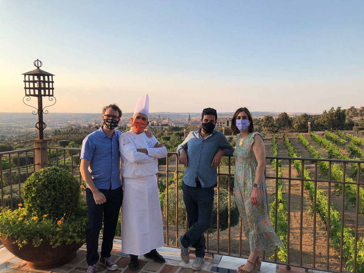 GuiaMichelin_ES's tweet image. #MICHELINRaizCulinaria
Anoche, magnífica velada en #ViñedosCigarralSantaMaría y deliciosa cena en compañía de @Pacomoraleschef, @ivancerdeno, @adolfotoledo y @veronicagastro1. ¡Maravillosas vistas de #Toledo!
#MICHELINExperience #RaizCulinaria @turismoclm