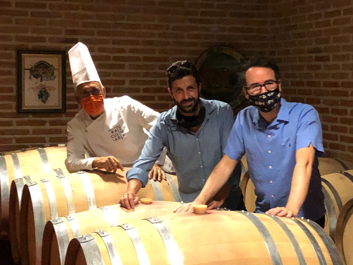 GuiaMichelin_ES's tweet image. #MICHELINRaizCulinaria
Anoche, magnífica velada en #ViñedosCigarralSantaMaría y deliciosa cena en compañía de @Pacomoraleschef, @ivancerdeno, @adolfotoledo y @veronicagastro1. ¡Maravillosas vistas de #Toledo!
#MICHELINExperience #RaizCulinaria @turismoclm