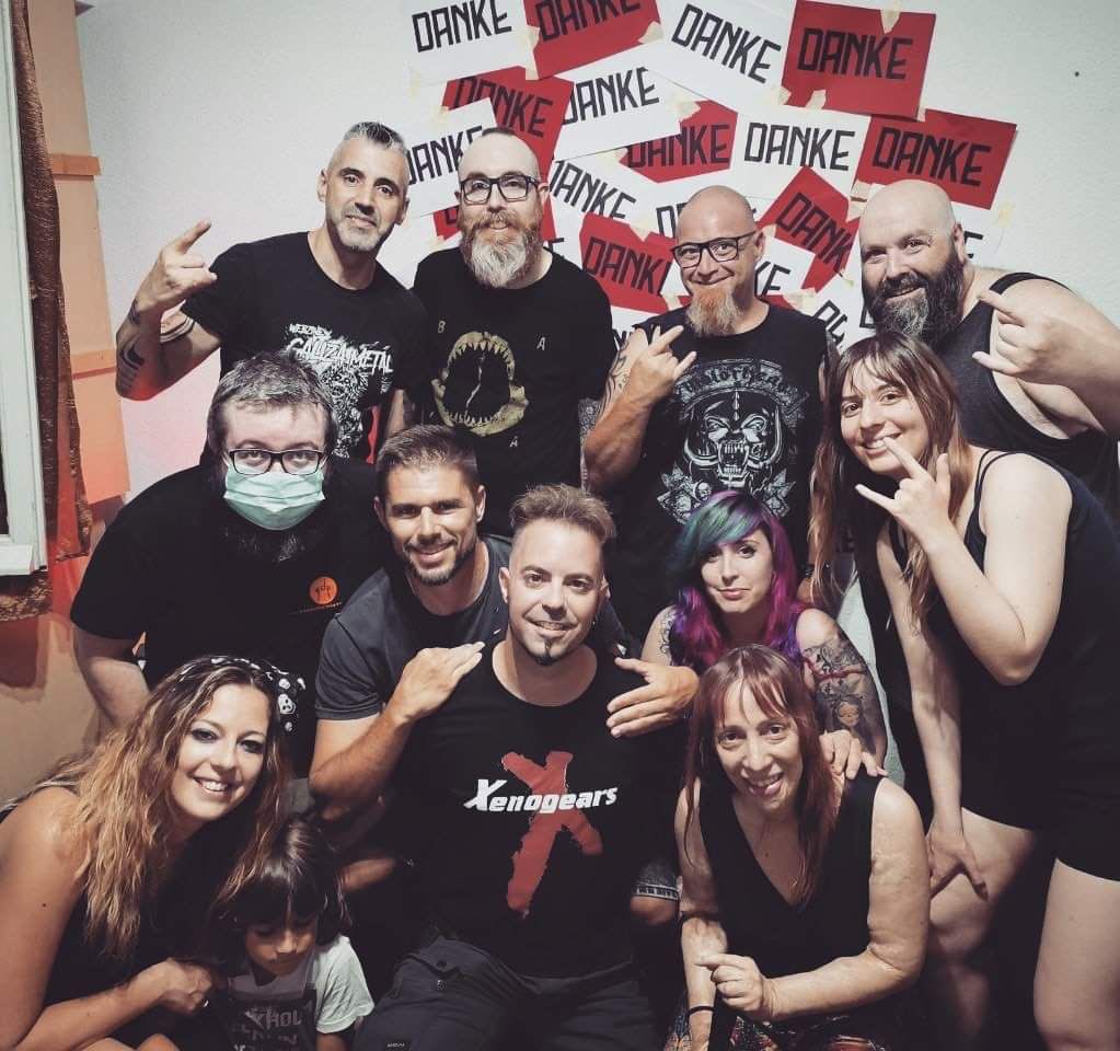 El pasado fin de semana estuvimos en la grabación de un videoclip para nuestros amigos de Husswut. Próximamente podremos ver el resultado. Gracias, una vez más, por confiar en @produccionesgdp 
#videoclip #alicante #productora #audiovisual #husswut #industrial #camera #produccion