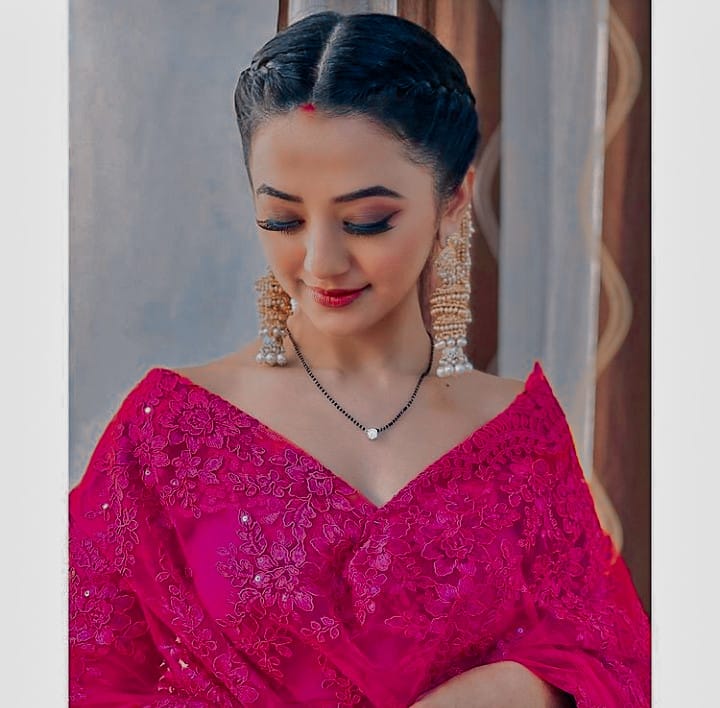 HellyPage's tweet photo. @OfficialHelly7 If my heart was a rose, I would pick it up for you, and if my eyes were a jewel, I would have given it to you, and if someone in my soul was the most precious person, you are Helly❤️❤️👸

#IMMJ2 https://t.co/PZmpQvcmEn