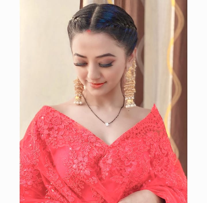 HellyPage's tweet photo. @OfficialHelly7 If my heart was a rose, I would pick it up for you, and if my eyes were a jewel, I would have given it to you, and if someone in my soul was the most precious person, you are Helly❤️❤️👸

#IMMJ2 https://t.co/PZmpQvcmEn