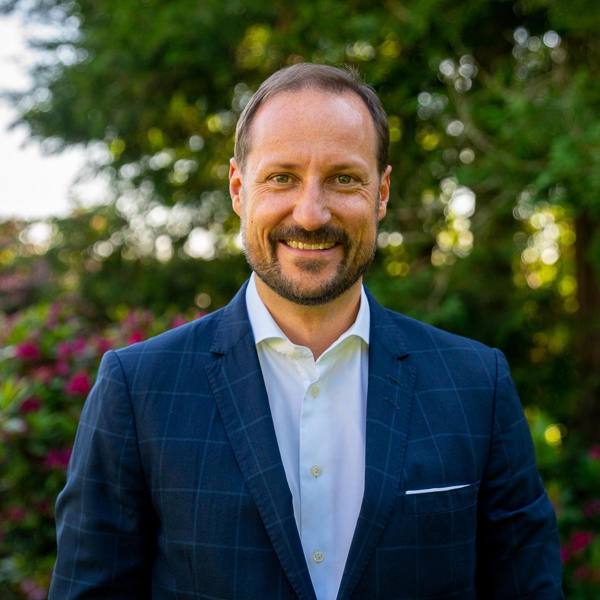 OAanmoen's tweet photo. On the occasion of Crown Prince Haakon's birthday, the Royal Court has published two new photographs of His Royal Highness.

Happy Birthday! 👑🇳🇴 https://t.co/YzJxiQEjo5