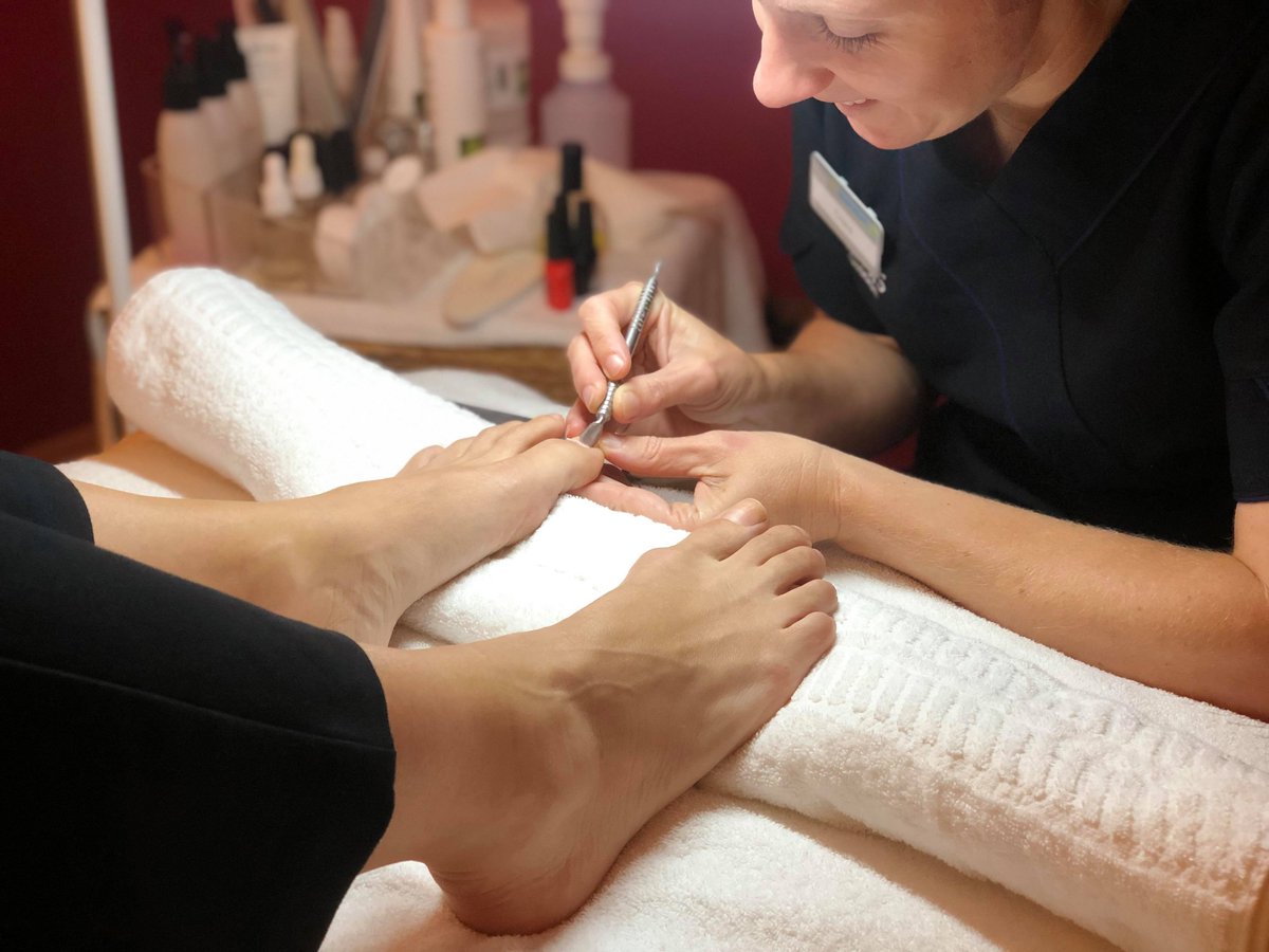 The great weather means our toes can enjoy some freedom again! Are you ready for your toes to be on show? Book in for a pedi and get them looking flip flop ready!
