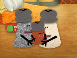 ShadowBeatz's tweet photo. You think Mr. Salt from Blue's Clues ever questioned his wife about why their child is a completely different color? https://t.co/1habTr1Yhd