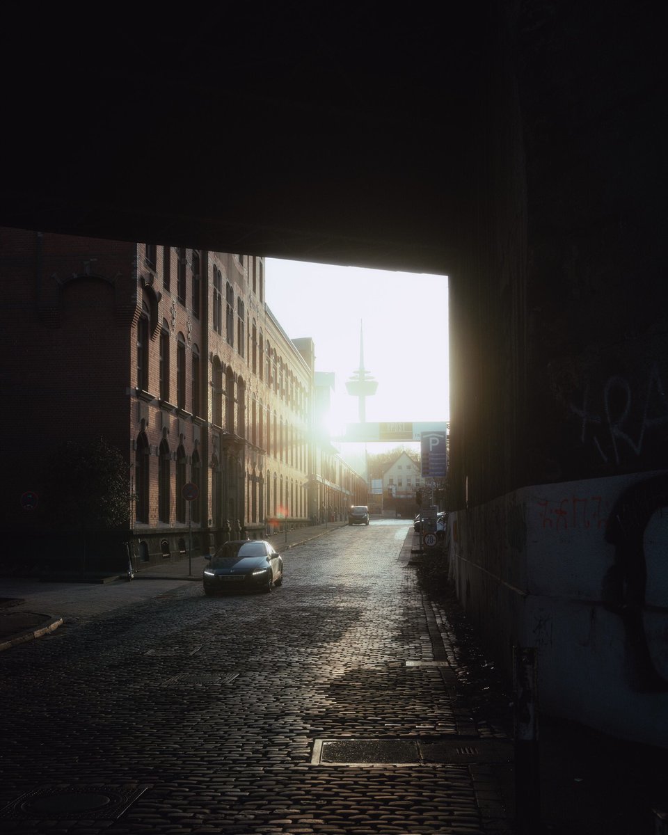 There will be light even in the darkest places.-

#streetclassics #streetphoto #nftart #NFTartists