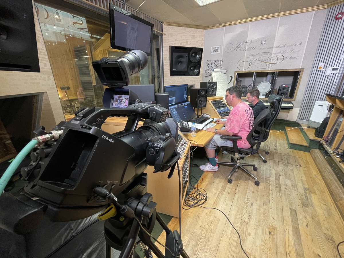 RobRoseTweets's tweet photo. Directing an exciting new project @steelworksmusic 🎥 All to be revealed soon 🤐 @1inTentEvents #Sheffield https://t.co/zHtqRbt6a2