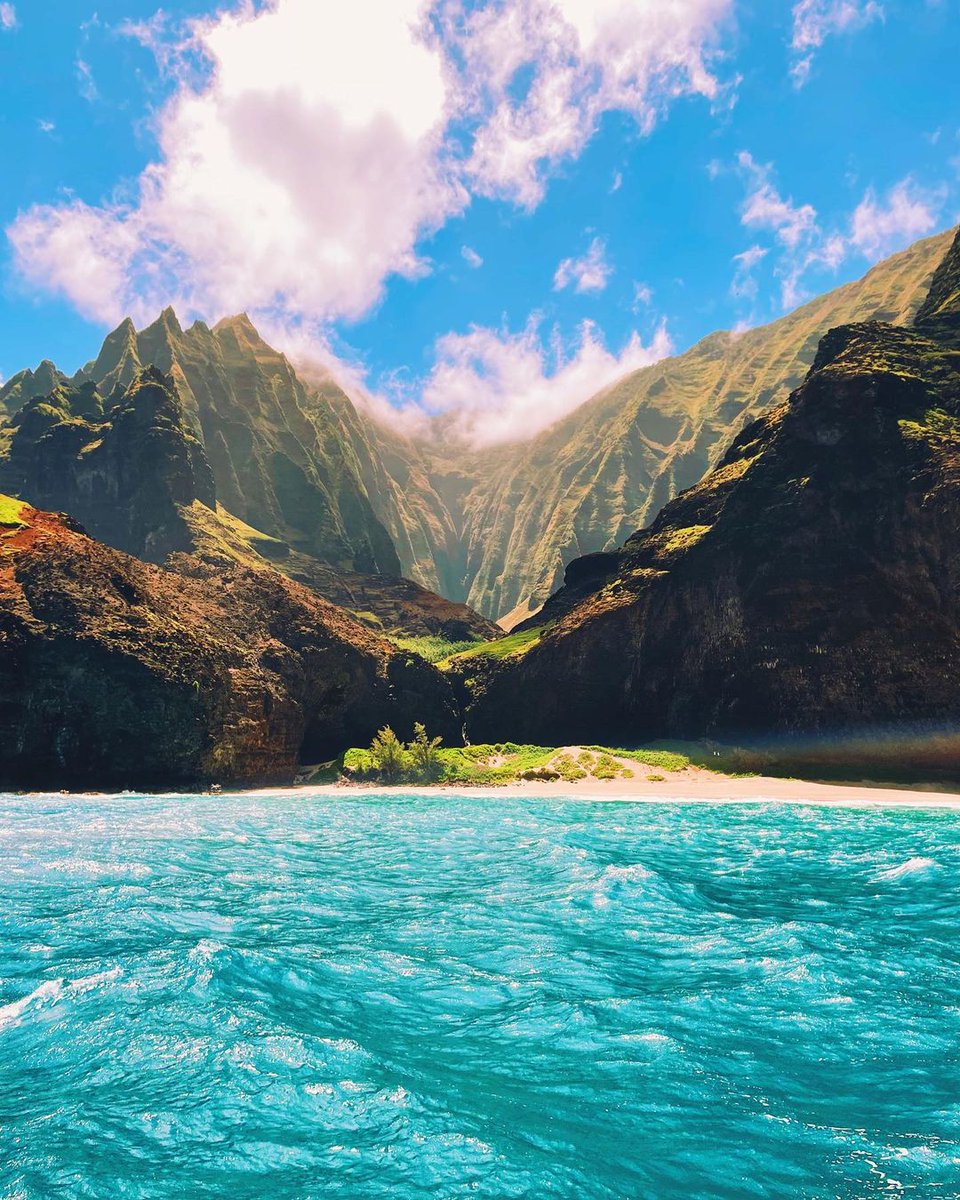 incredibleterra's tweet photo. Nicknamed "the Garden Isle". A sunburn view of kauai, Island in Hawaii. #frameshots Photo in Frame by Meg Bradyhouse

#Kauai #Hawaii https://t.co/7F0EKLKOw8