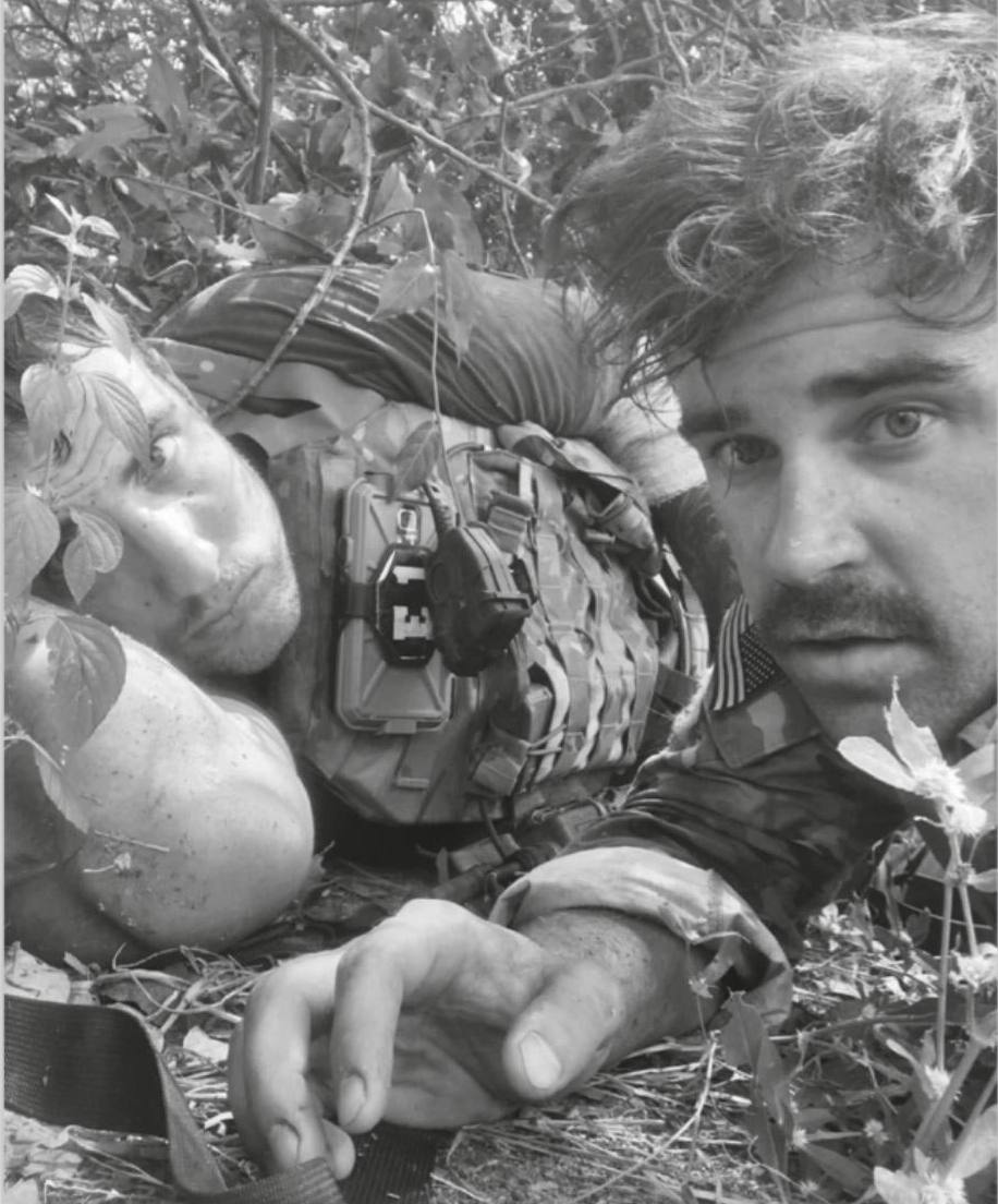 c14english's tweet photo. 🇳🇪🇺🇲 | Photos emerge from 2017 #TongoTongo battle between #IslamicState terrorists and US Special Forces #GreenBerets in #Niger.

🆘 | Wounded and surrounded, the American soldiers tried to send messages for help to their commander via SMS. https://t.co/cJWho92Qcp