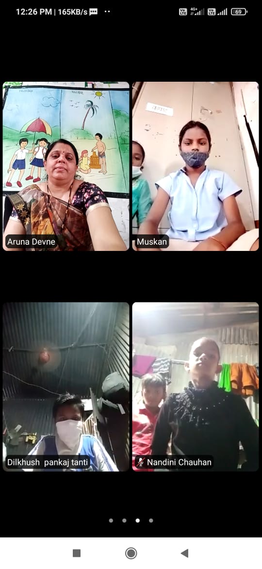 Celebrating our champions!
Aruna Devane, a Latur-born woman reached the construction site of Mumbai...( Click on link to read more facebook.com/MumbaiMobileCr…) #Teachers #donate #NGO #EarlyChildhood