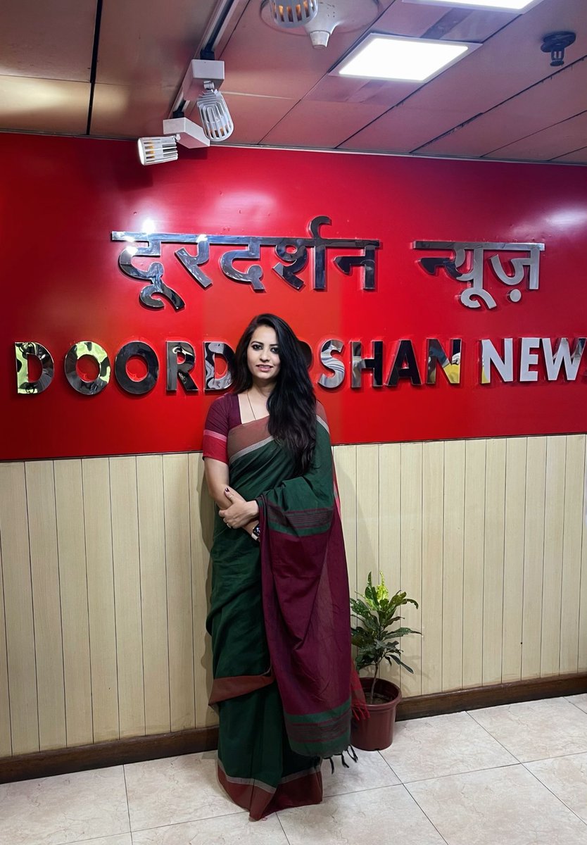 RheemaParashar's tweet photo. आज से नई पारी की शुरुआत @DDNewslive के साथ! https://t.co/AfIlJNSmCe